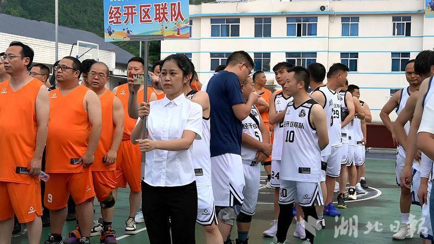 嘉年华正在