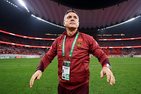 防线的吾米, 胡荷韬