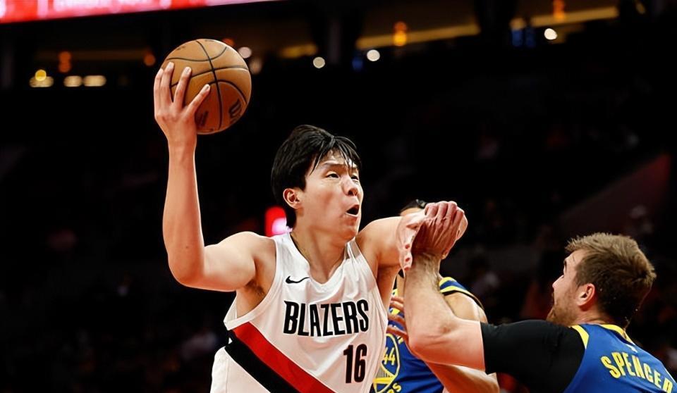 季前赛中的, 开拓者站稳, 攻端没有展