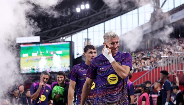 俱乐部高层, 罗伯特